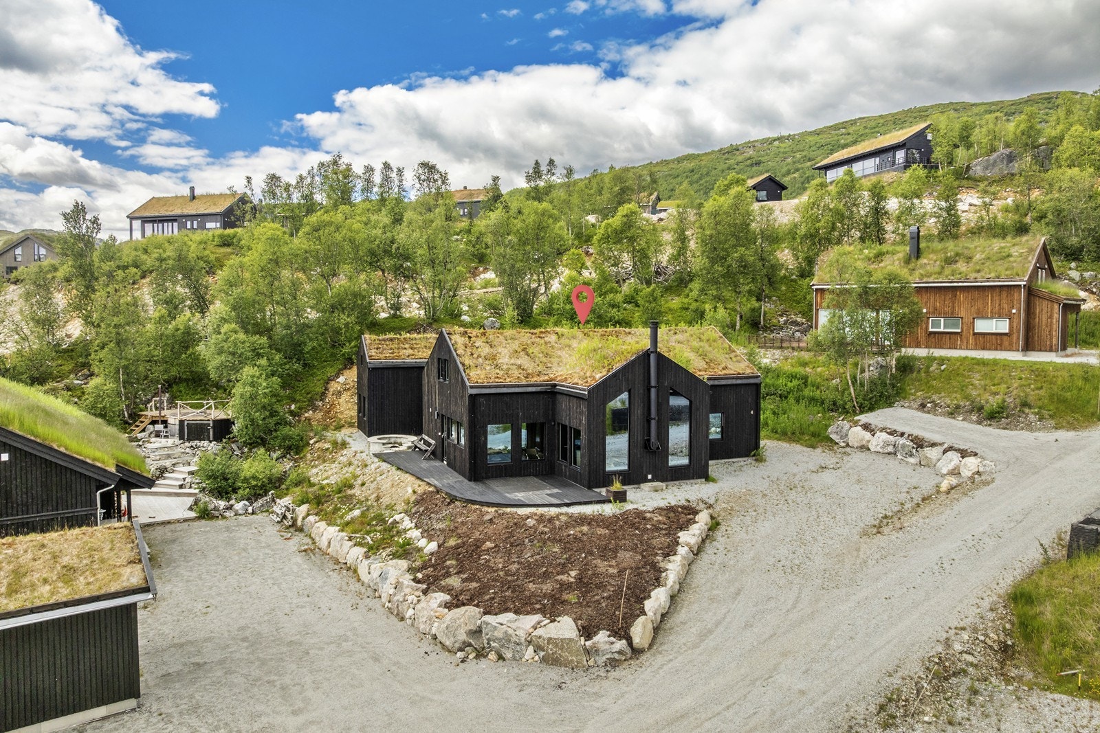 Velkommen til Lomtjønn 4 - presentert av eiendomsmegler Lars Erik Sørgård v/Aktiv eiendomsmegling! Fotograf: Vestbris Galleribilde
