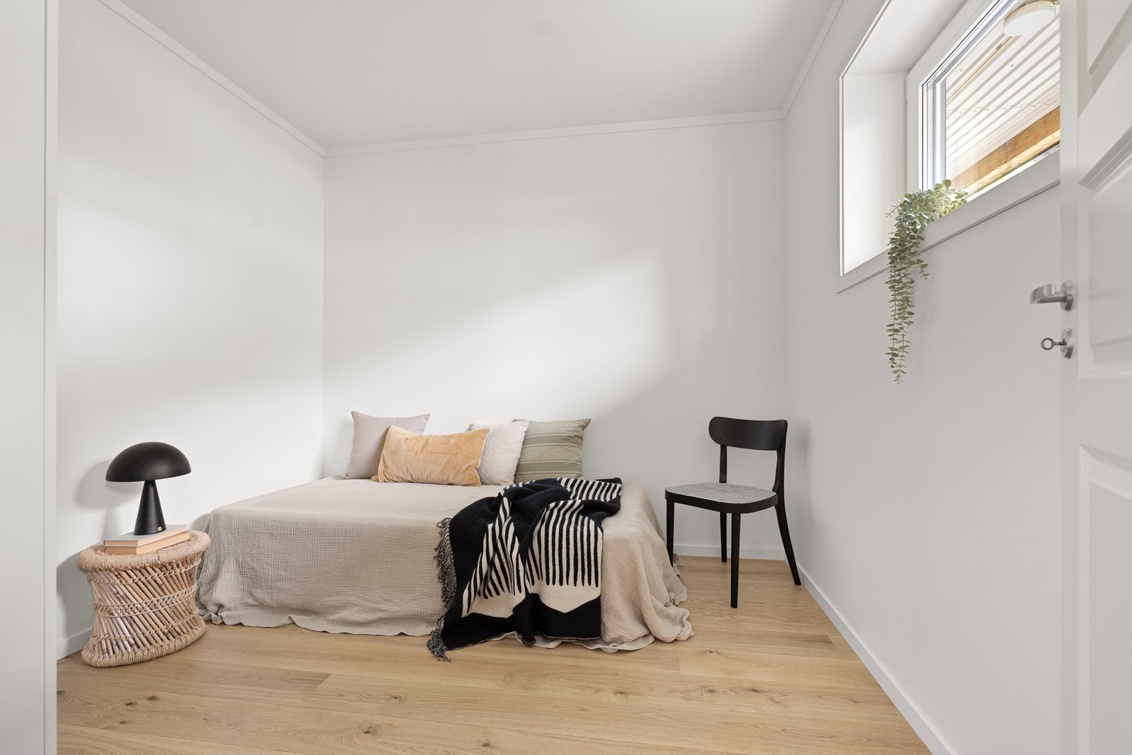 Soverom to er av fin størrelse, perfekt som gjesterom, barnerom eller kontor. Galleribilde