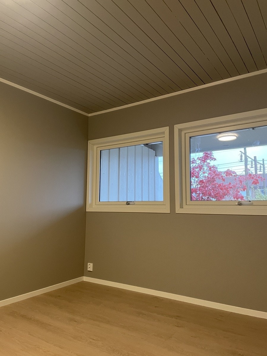 Hovedsoverom vendt ut mot inngangsparti Galleribilde