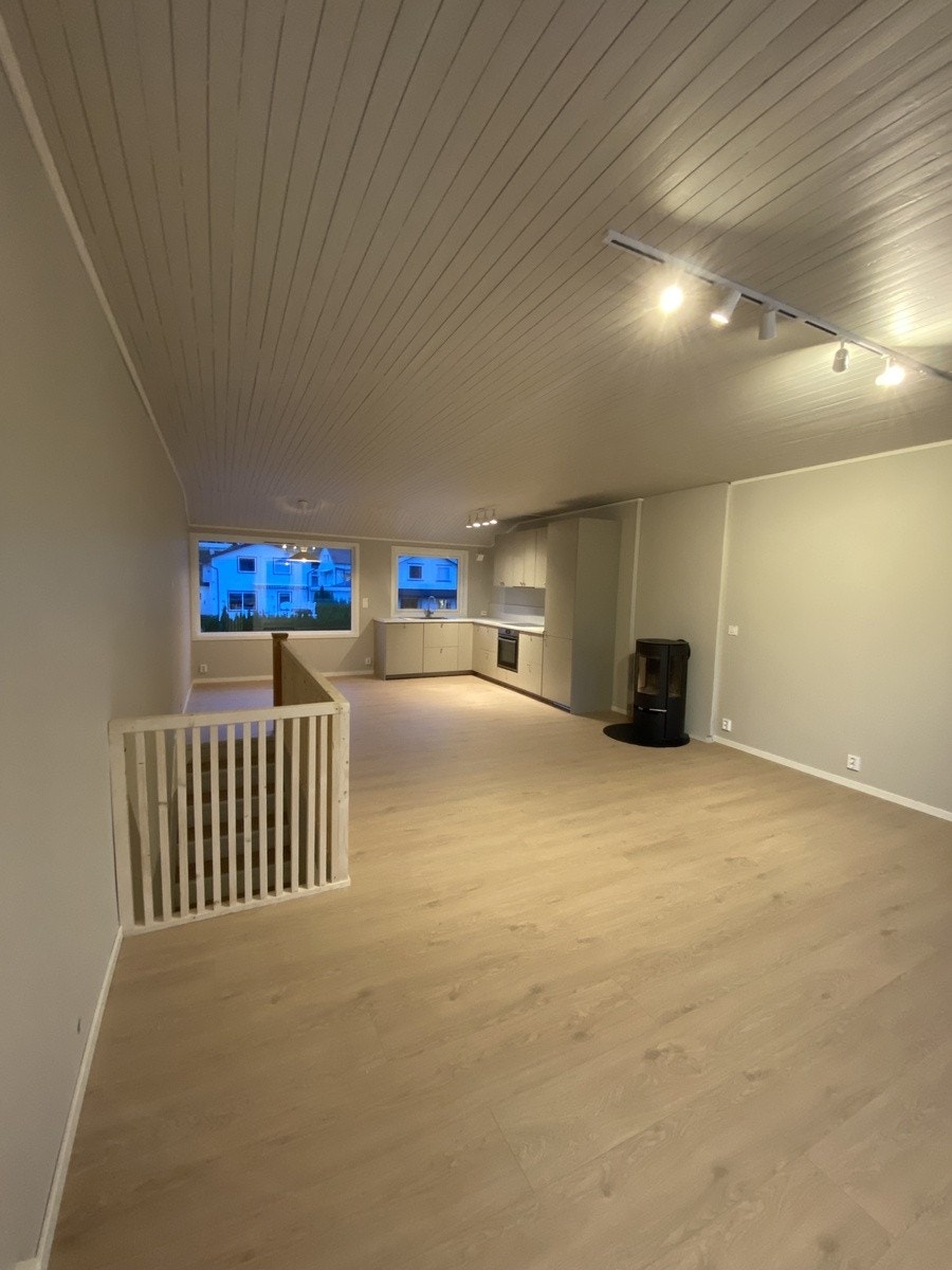 Åpen kjøkken/stue løsning i boligens 2 etg. Galleribilde