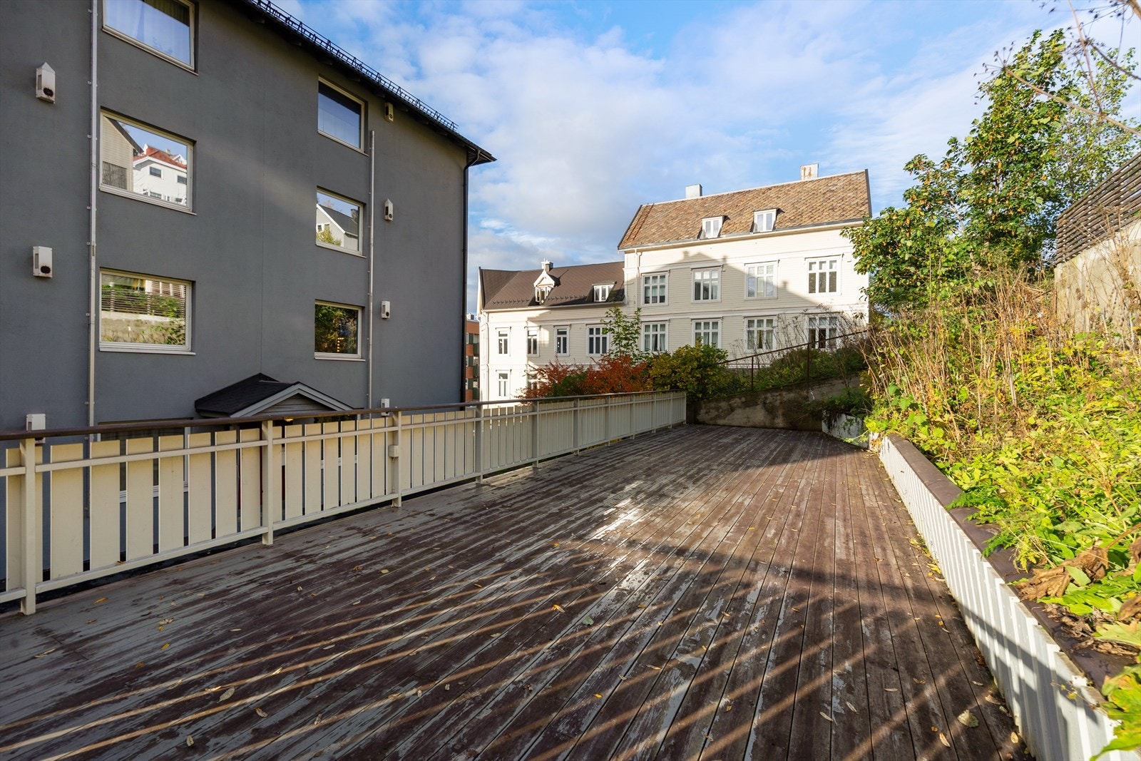 Felles terrasse på baksiden av bygget Galleribilde