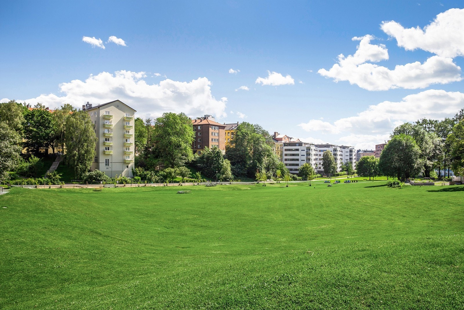 Store grøntområder som Myraløkka og Voldsløkka ligger i umiddelbar nærhet. Galleribilde