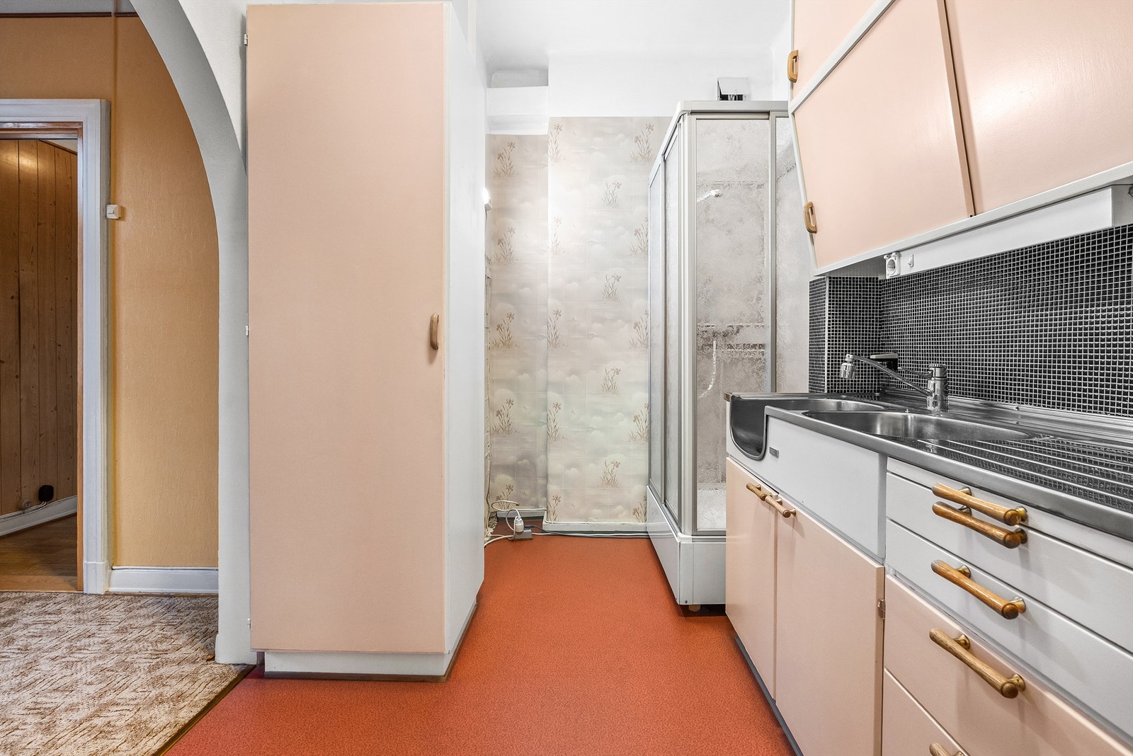 Leiligheten er et renoveringsobjekt med stort potensial for å skape et personlig hjem. Galleribilde