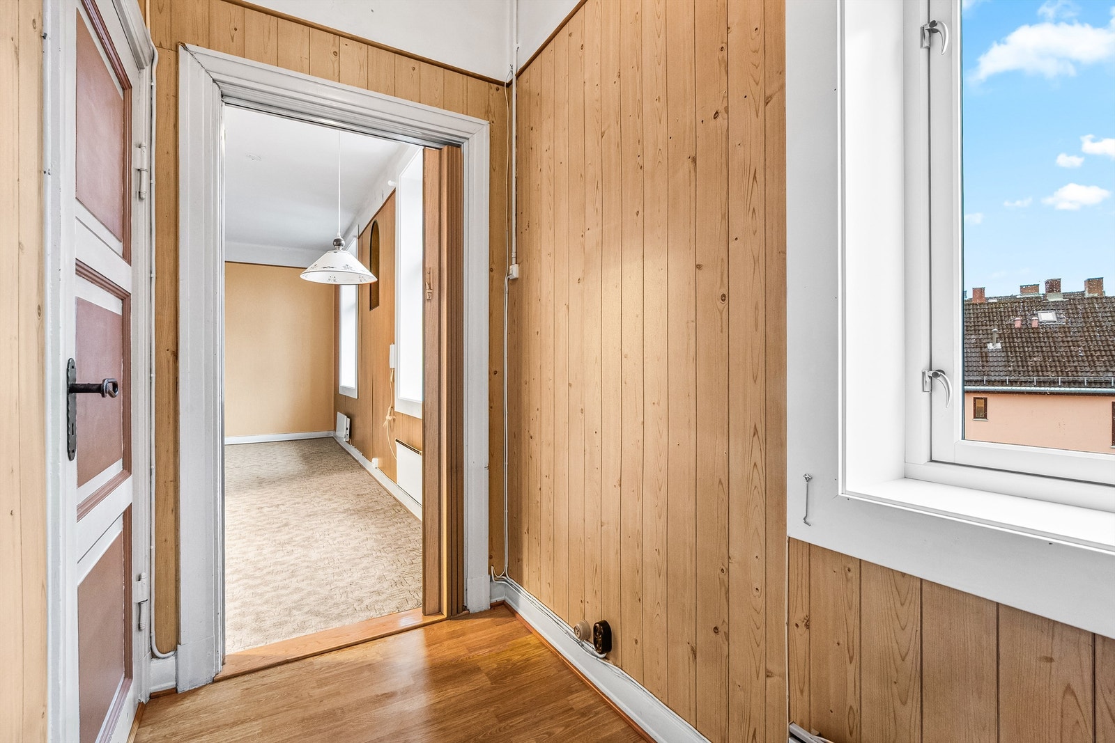 Innvendige dører har et klassisk uttrykk som passer bygårdens stil. Galleribilde