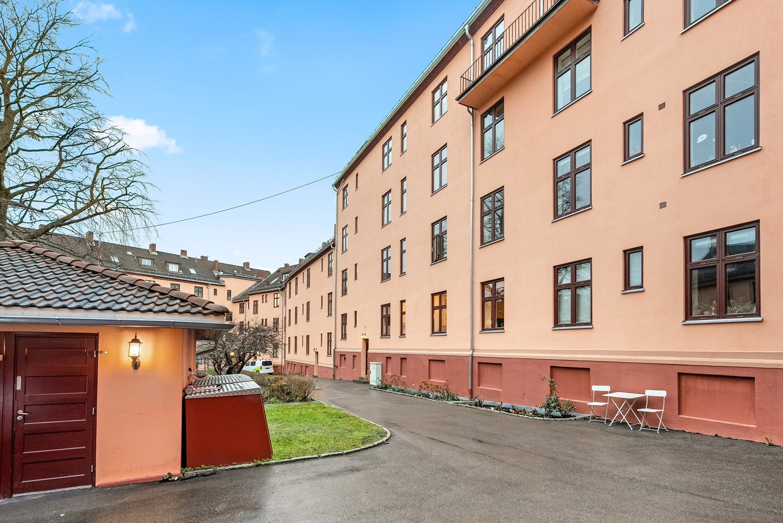 Leiligheten disponerer en bod på 1 m² i kjelleren for ekstra lagring. Galleribilde