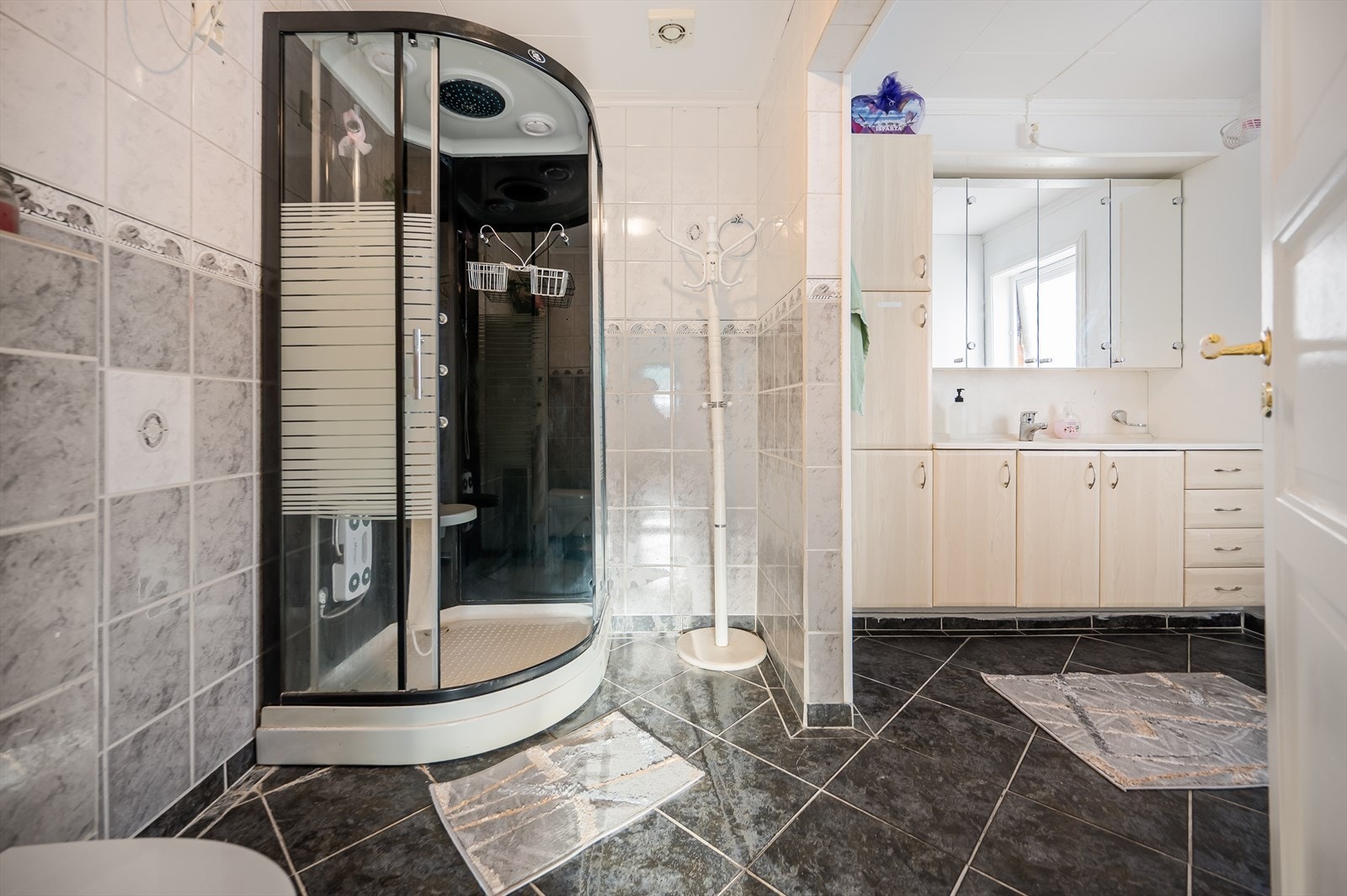 Våtrommet vurderes til TG3 på grunn av alder og tilstand. Galleribilde