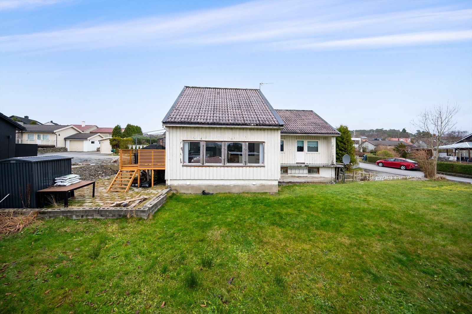 Huset fremstår med eldre standard, og oppgradering/modernisering må påregnes for å tilfredsstille dagens krav. Galleribilde