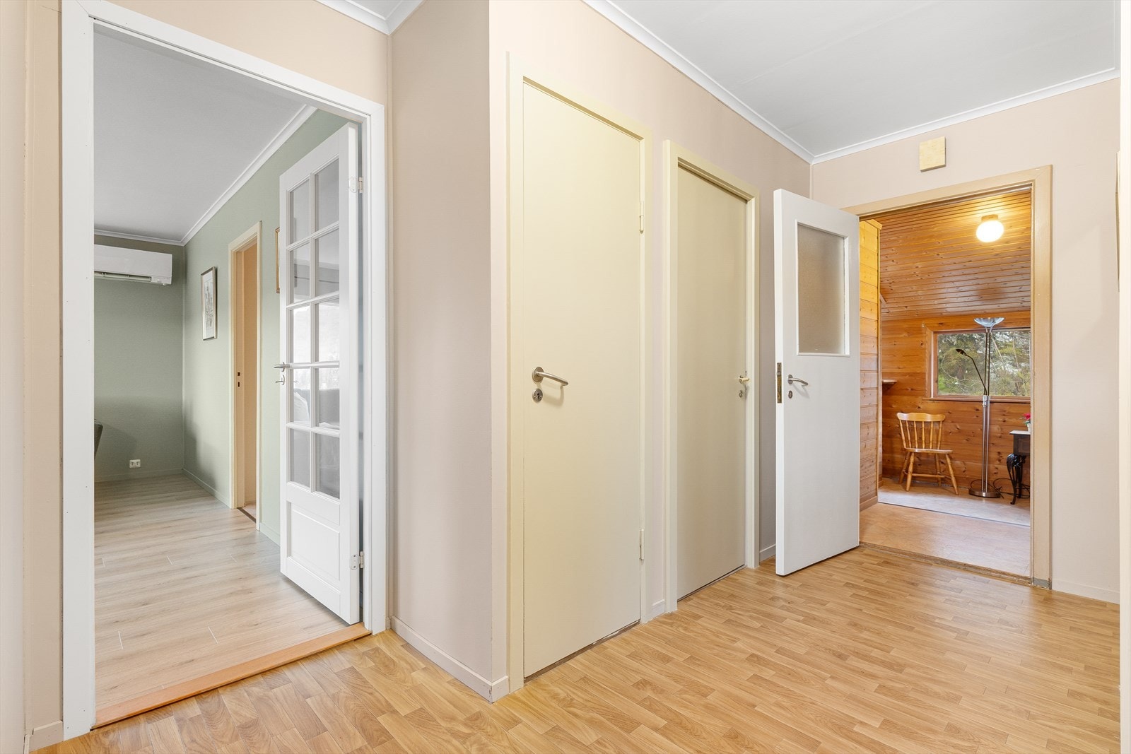 Romslig mellomgang på 7,4 m². Galleribilde