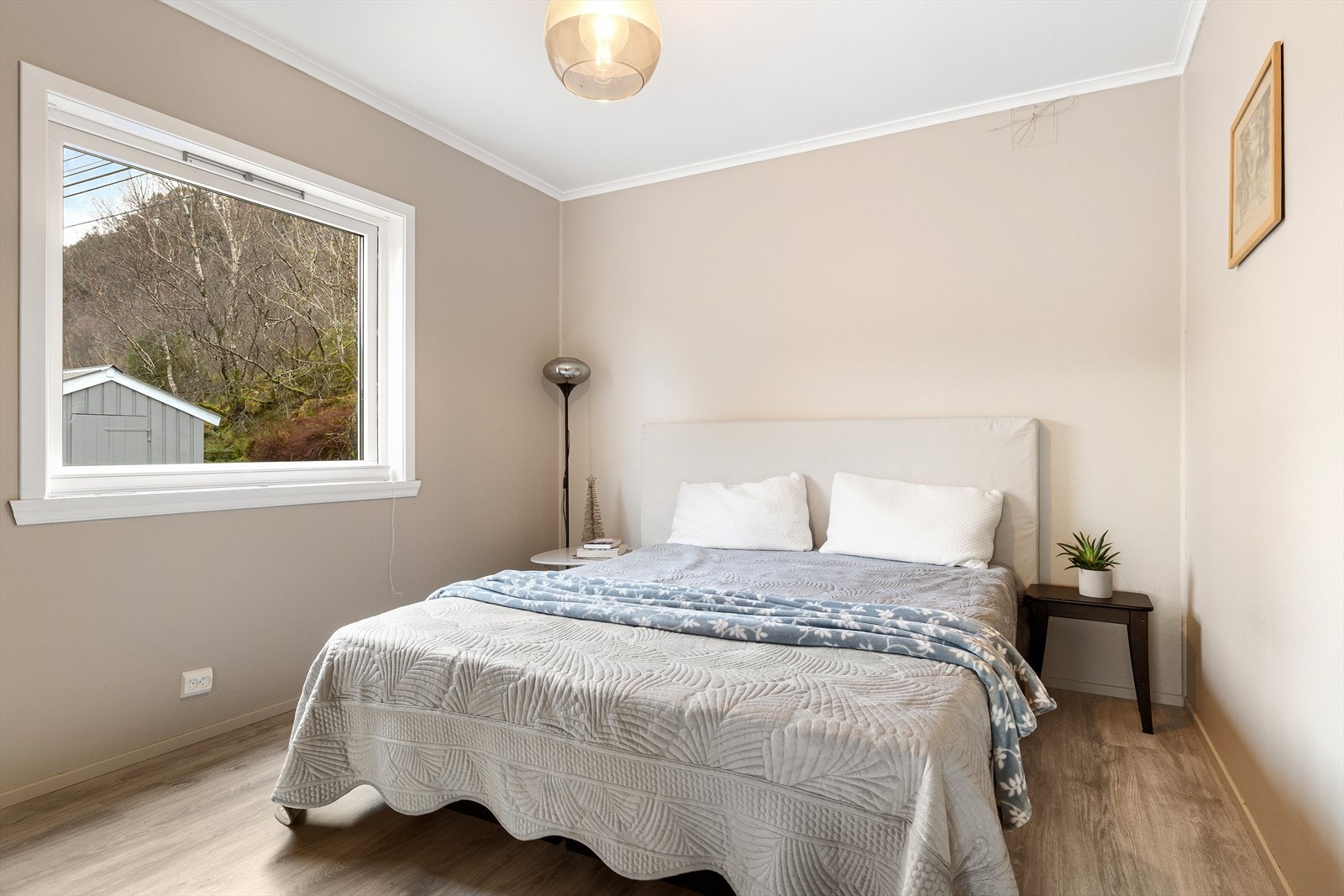 Boligen har totalt seks rom som i følge tilstandsrapport er definert som soverom. Galleribilde