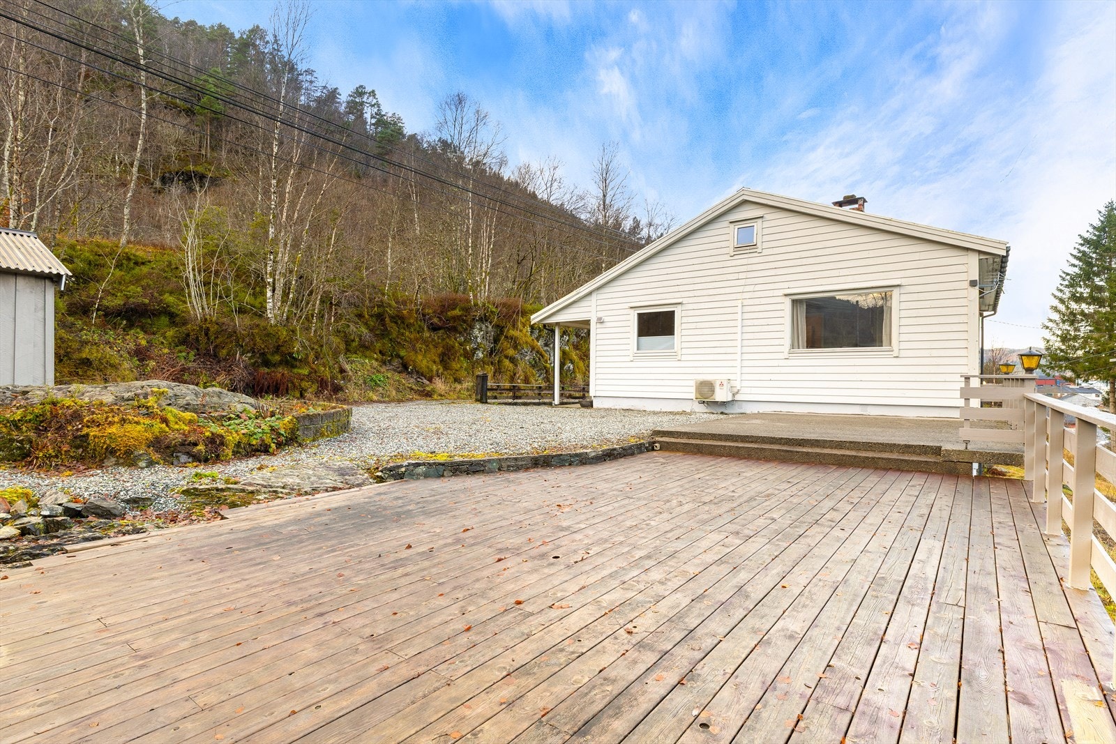 Her er det rikelig med plass til innredning av sittegruppe, beplantning og annet terrassemøblement. Galleribilde