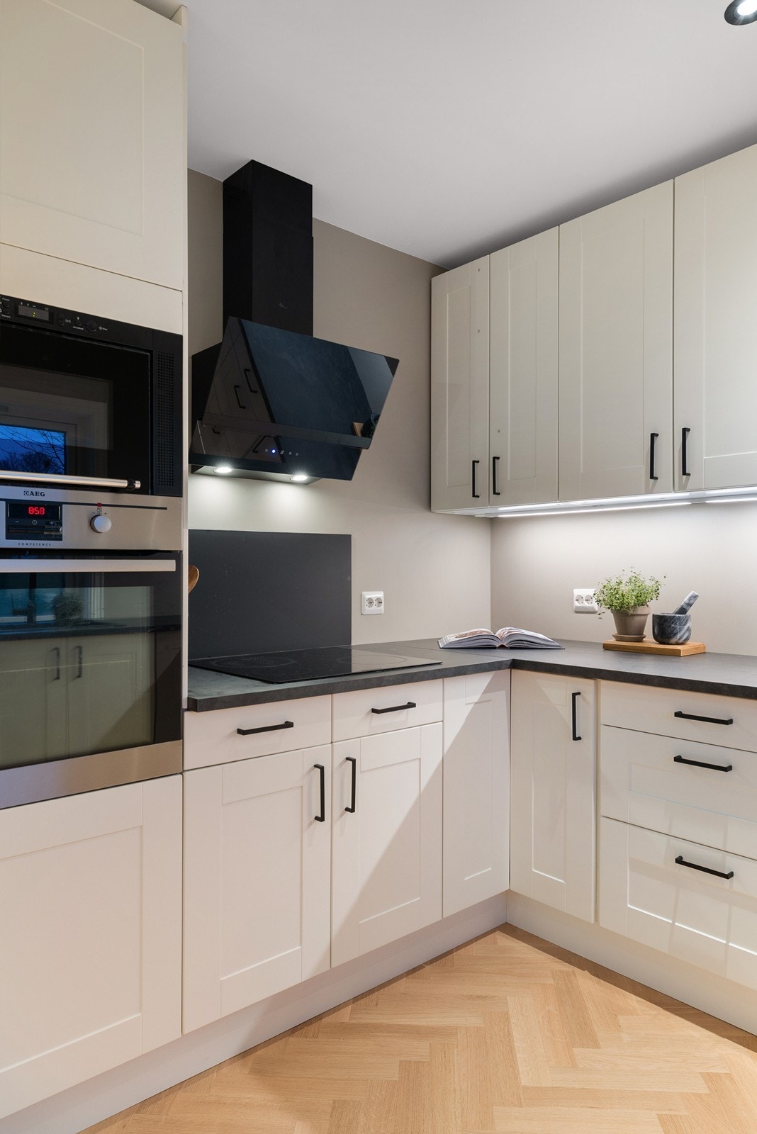 Integrert platetopp, stekeovn og microovn Galleribilde