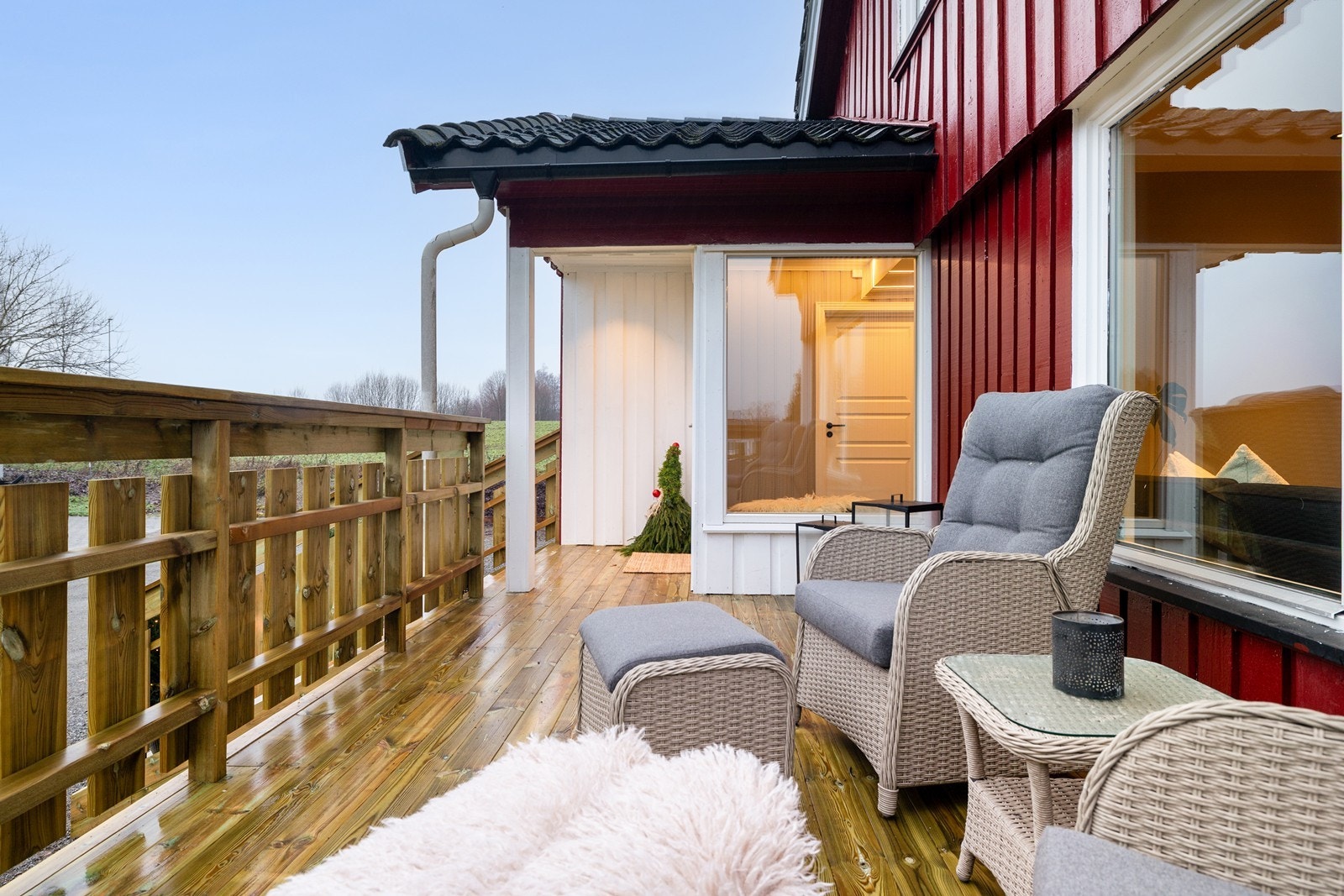 Fin terrasse ved inngangspartiet Galleribilde