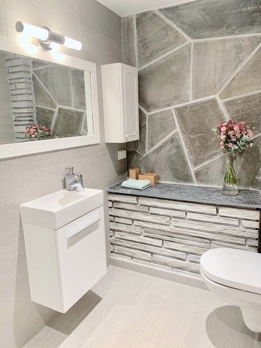 Bad 1 - Begge badene er flotte og renovert nylig. Varmekabler i gulvet og romslig dusj Galleribilde