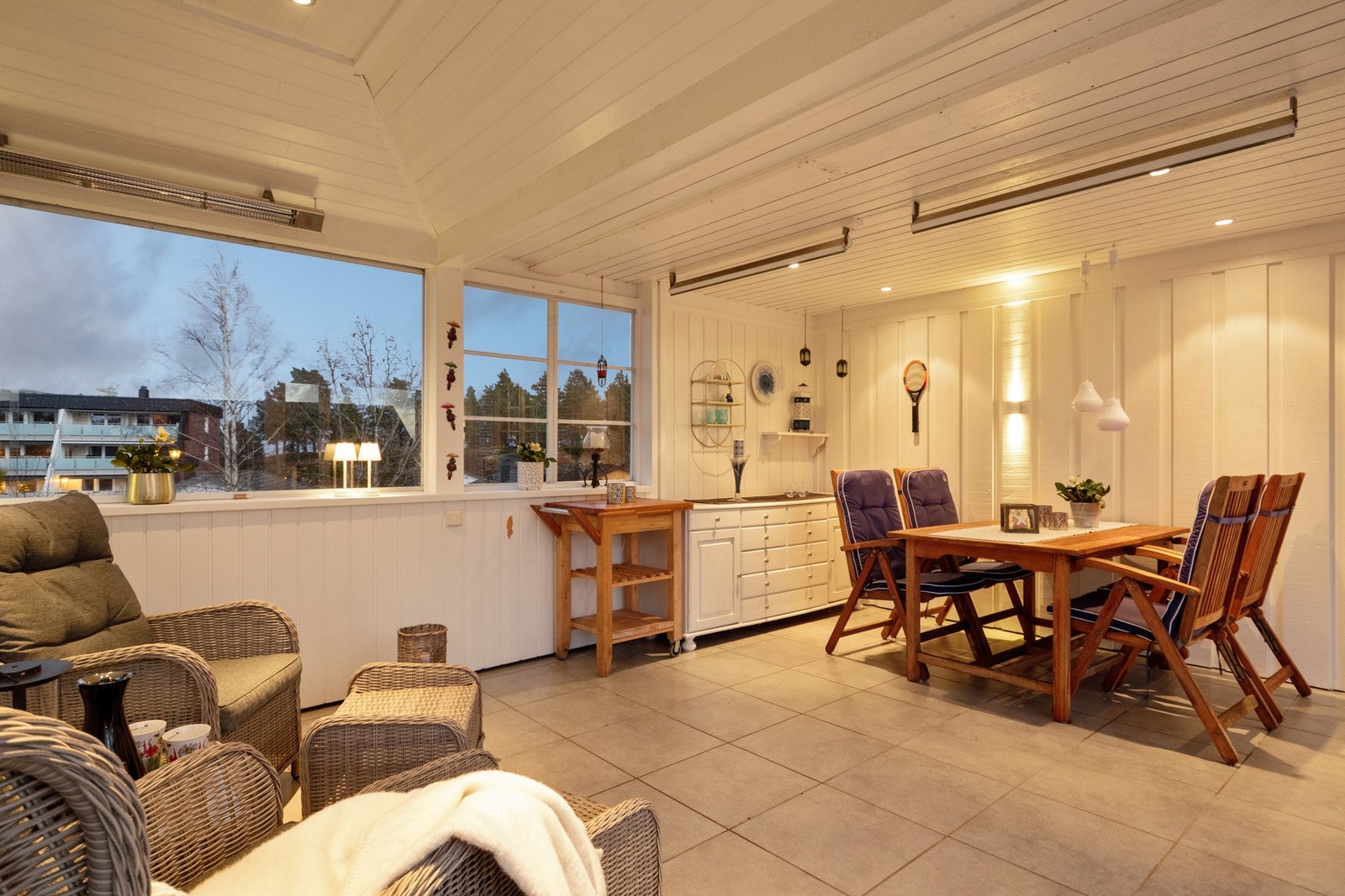 Etablering av utestue med tak er ikke søkt om eller meldt til kommunen. Galleribilde