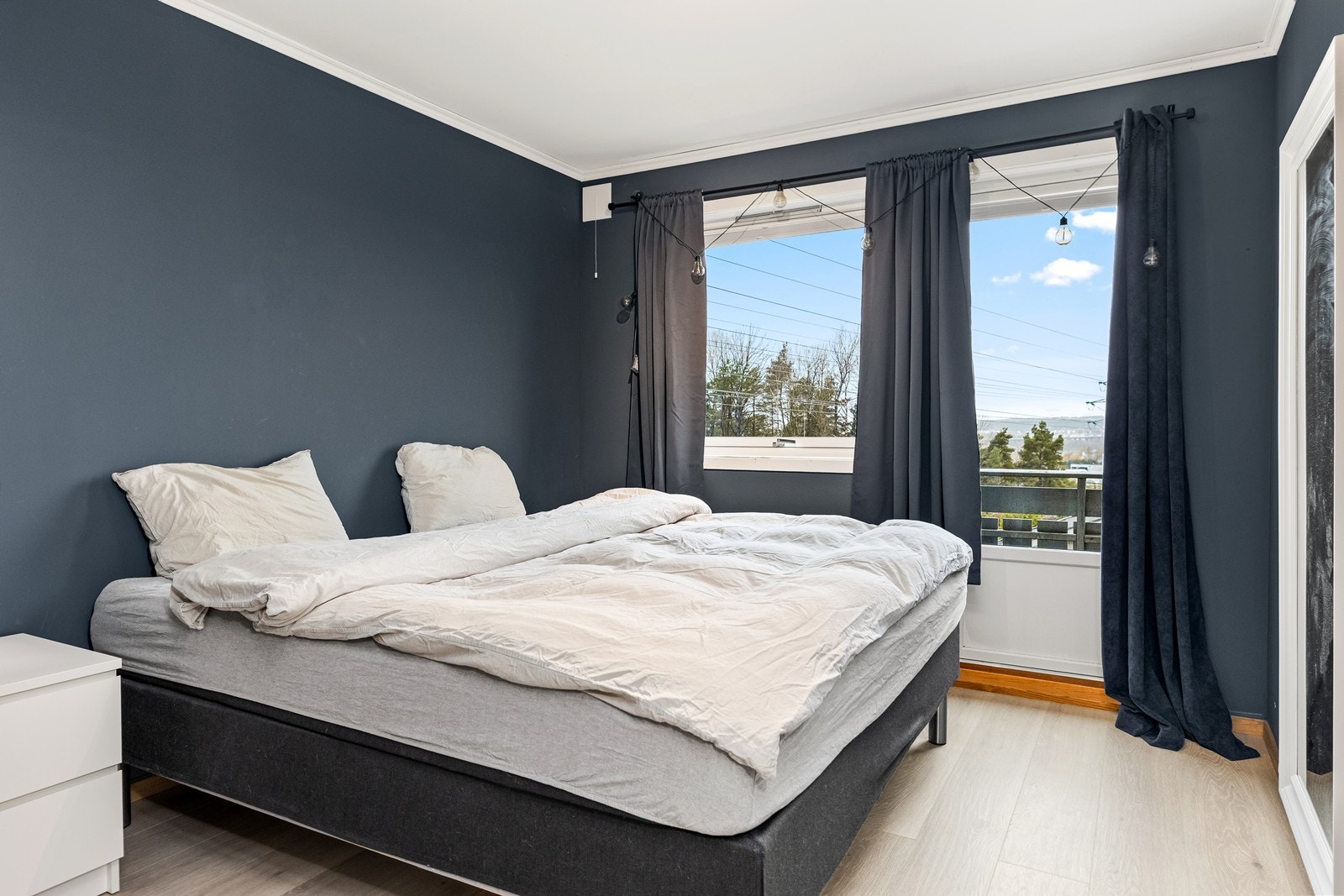 Hovedsoverommet har utgang til en luftebalkong på 6 m². Galleribilde