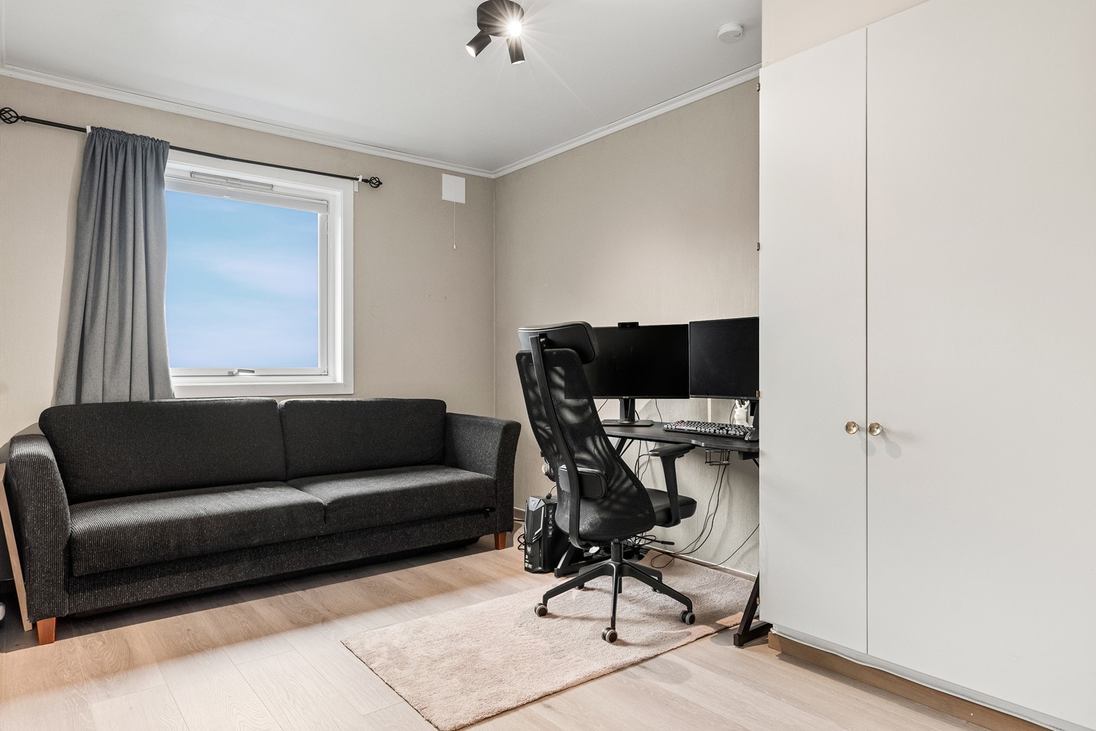 Det tredje soverommet er ideelt som kontor eller et ekstra soverom. Galleribilde