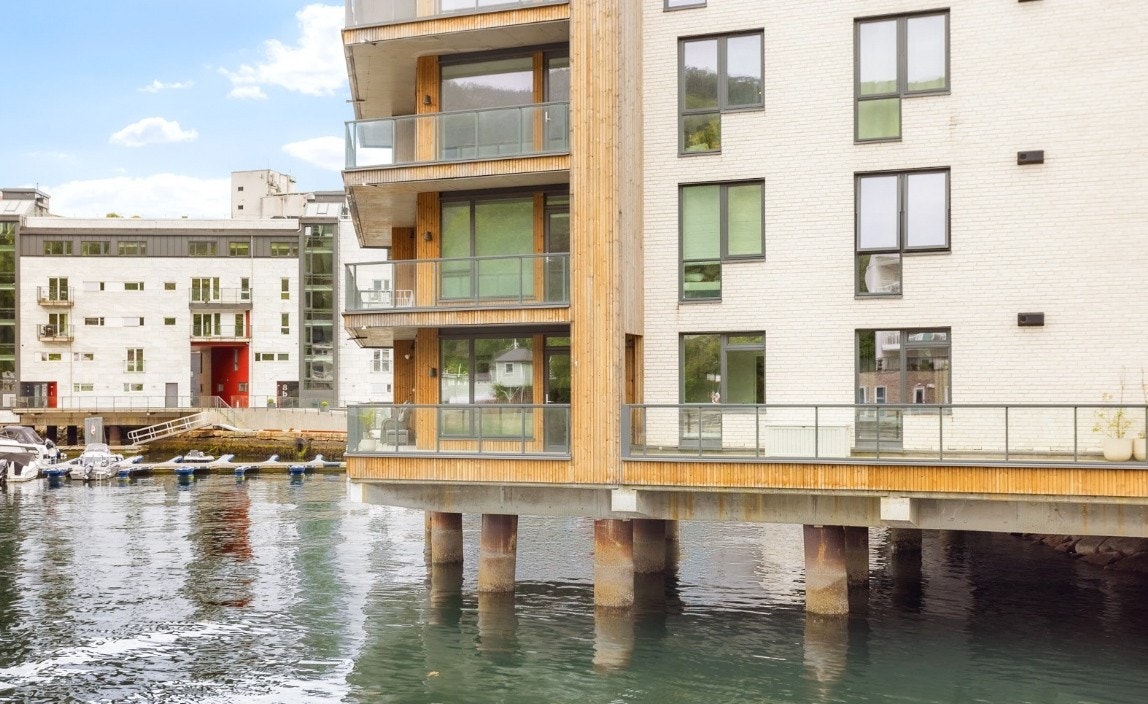 Unik beliggenhet - umiddelbar nærhet til sjøen. Galleribilde