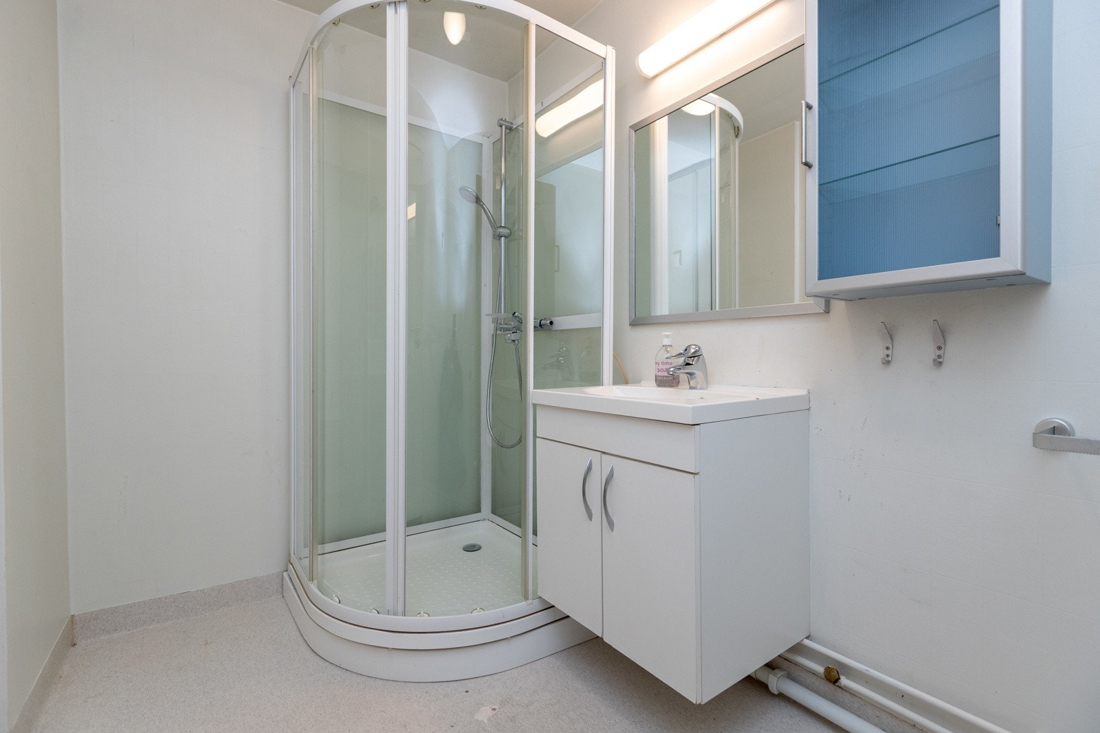 Bad med opplegg til vaskemaskin. Galleribilde