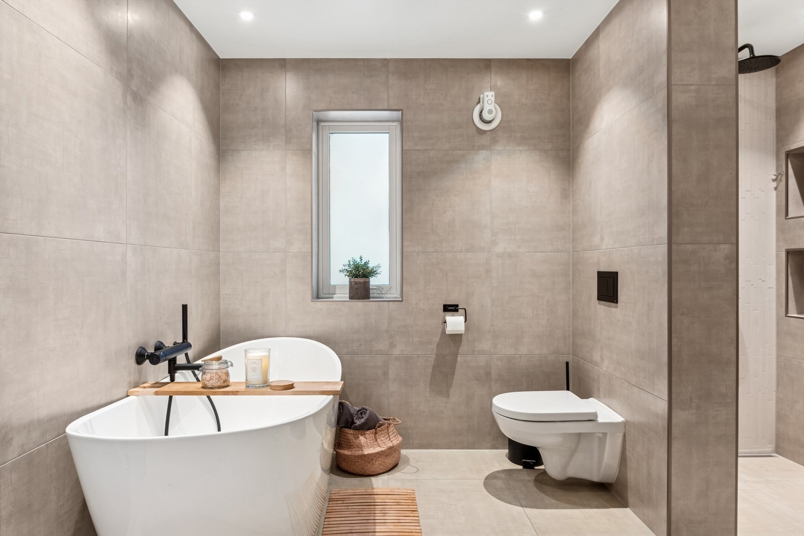 Badet i første etasje er fra 2021. Galleribilde