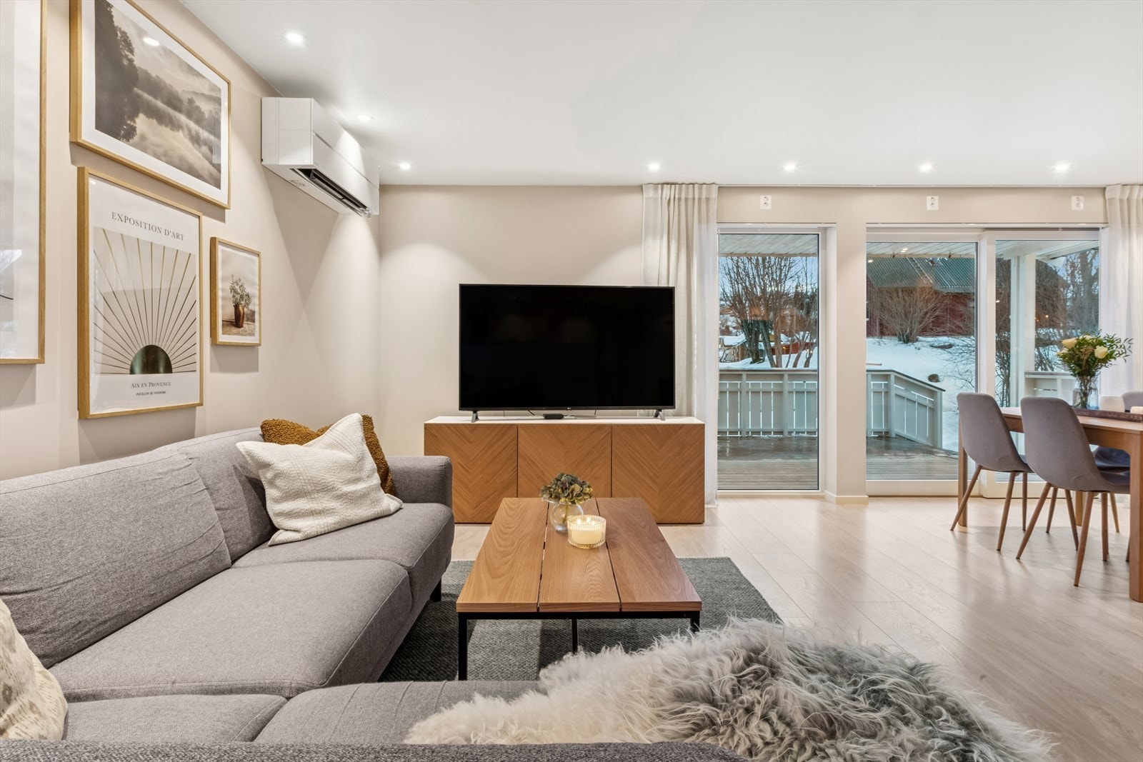 Boligen har gjennomgående god standard og downlights i himling. Galleribilde