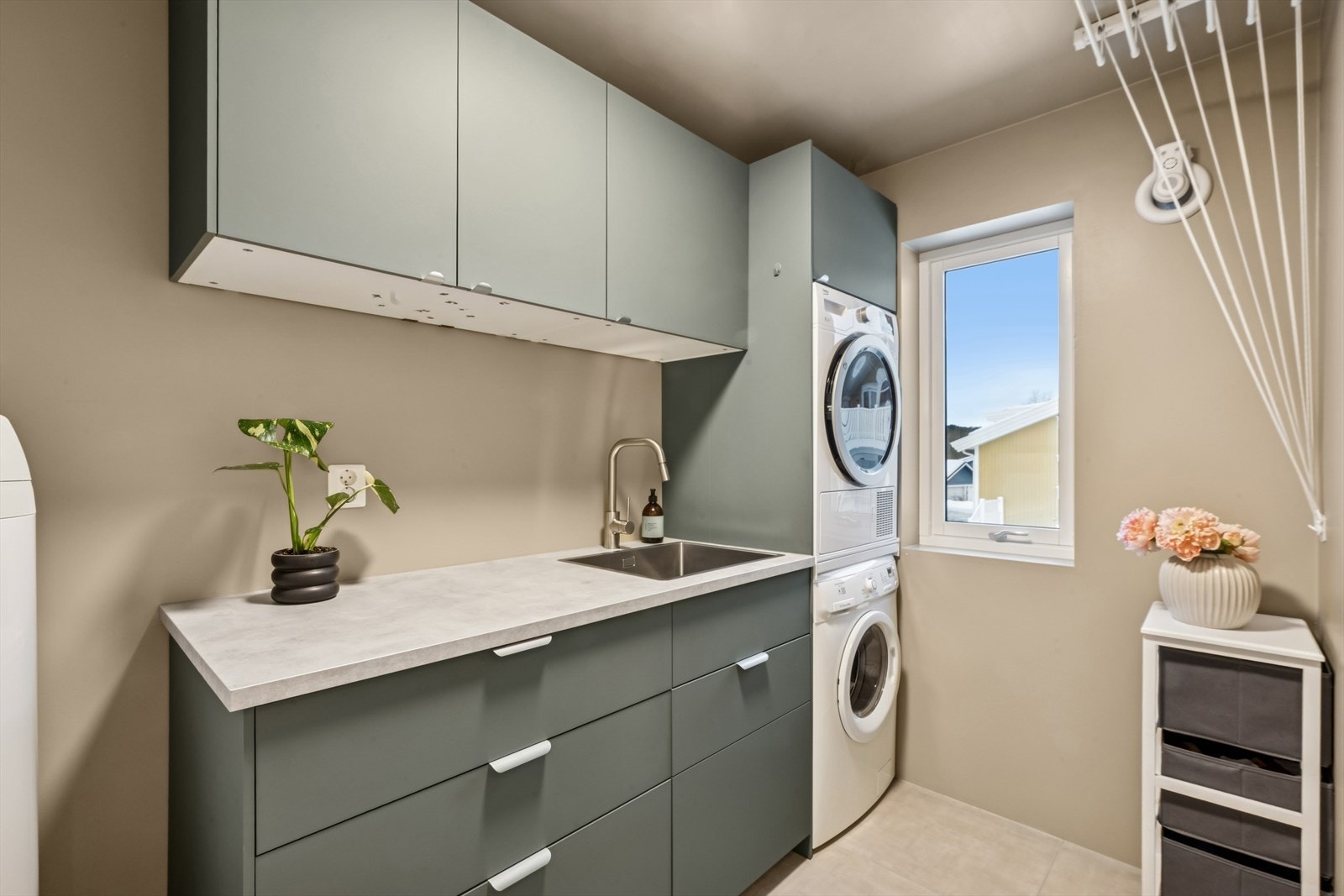 Vaskerommet i første etasje er fra 2021 og har opplegg for både vaskemaskin og tørketrommel. Galleribilde