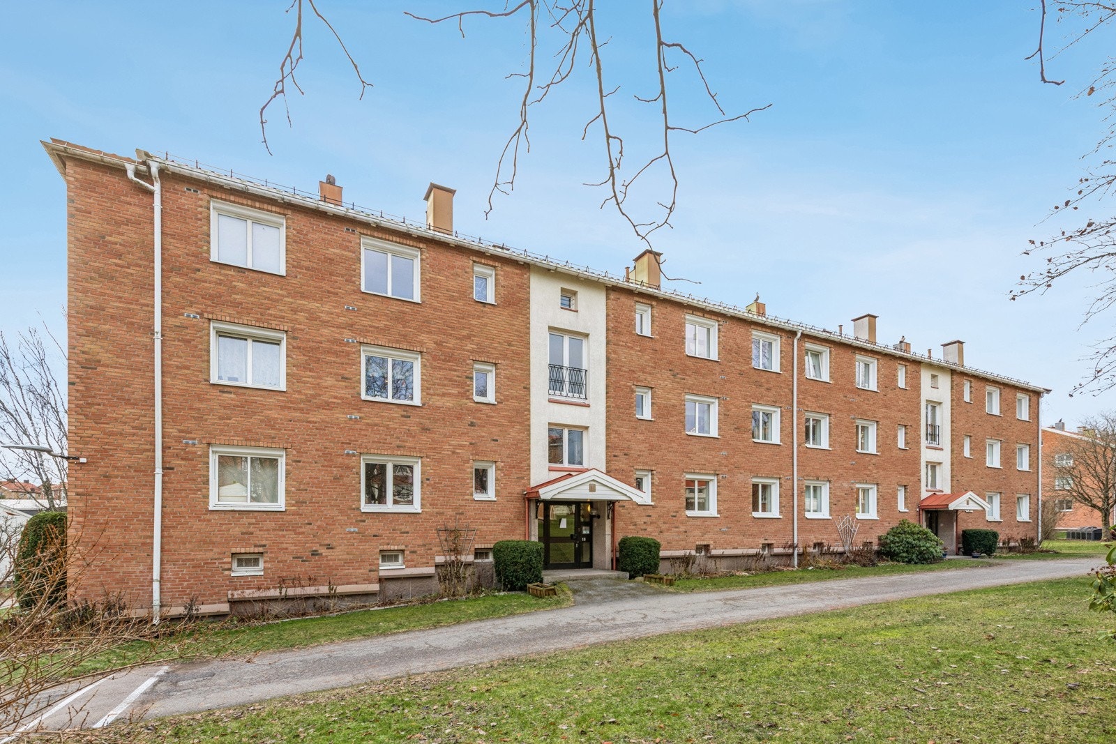 OBOS Eiendomsmeglere ved Guro S. Røysi har gleden av å presentere en lys og romslig 3-roms med gjennomtenkt planløsning og stort potensial på populære Flaen. Foto: Øystein Orderud. Galleribilde