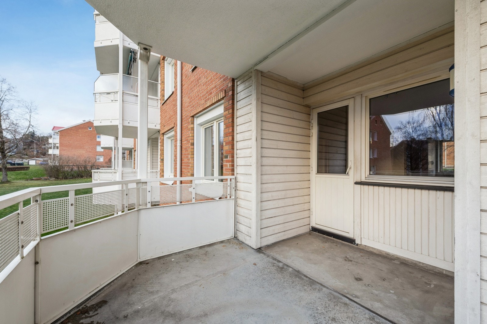 Fra stuen er det utgang til en romslig balkong på ca. 9 kvm. Galleribilde