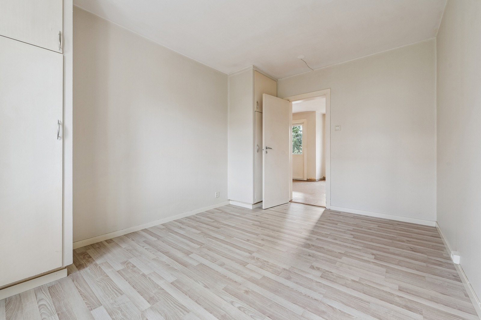 Hovedsoverommet er romslig og har plass til dobbeltseng samt øvrige møbler. Galleribilde