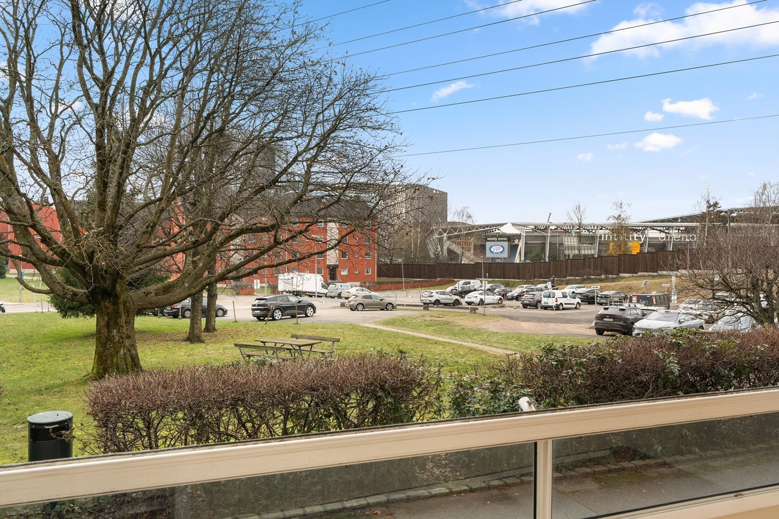 Fra leiligheten er det kort vei til idrettsanlegg som Intility Arena. Galleribilde