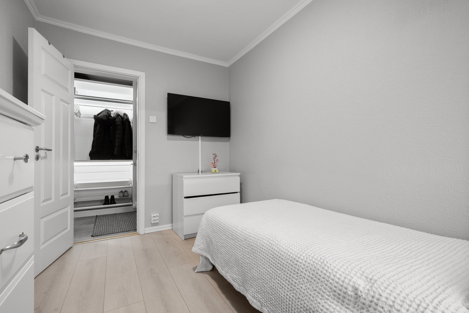 Det andre soverommet egner seg godt som barnerom, gjesterom eller kontor. Galleribilde