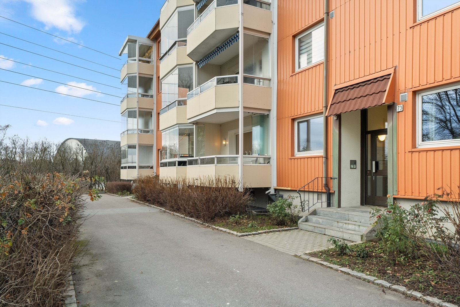 Adkomst til leiligheten via felles oppgang. Galleribilde