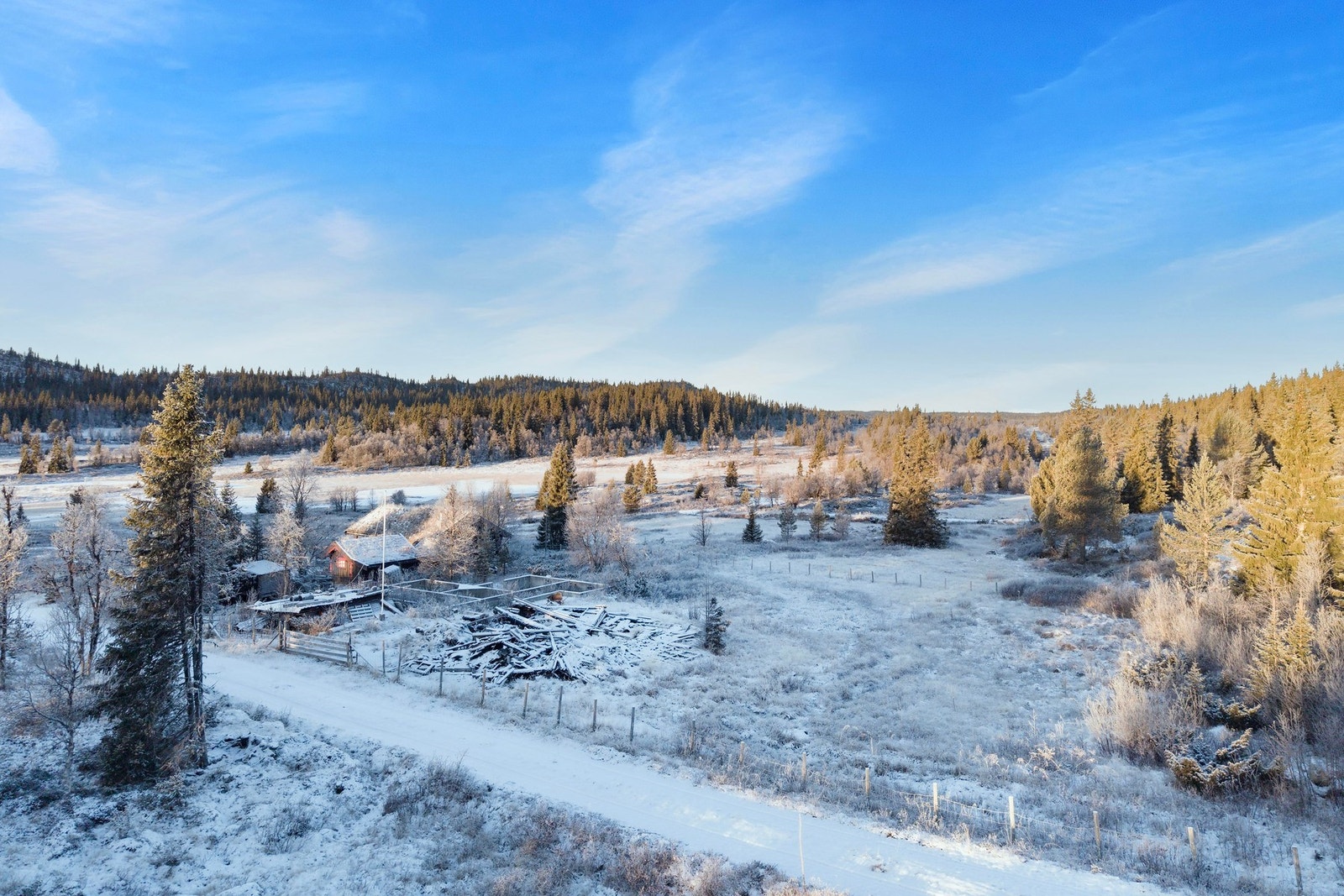 Tomten har mulighet til å bygge en hytte med BYA inntil 186 kvm. Galleribilde