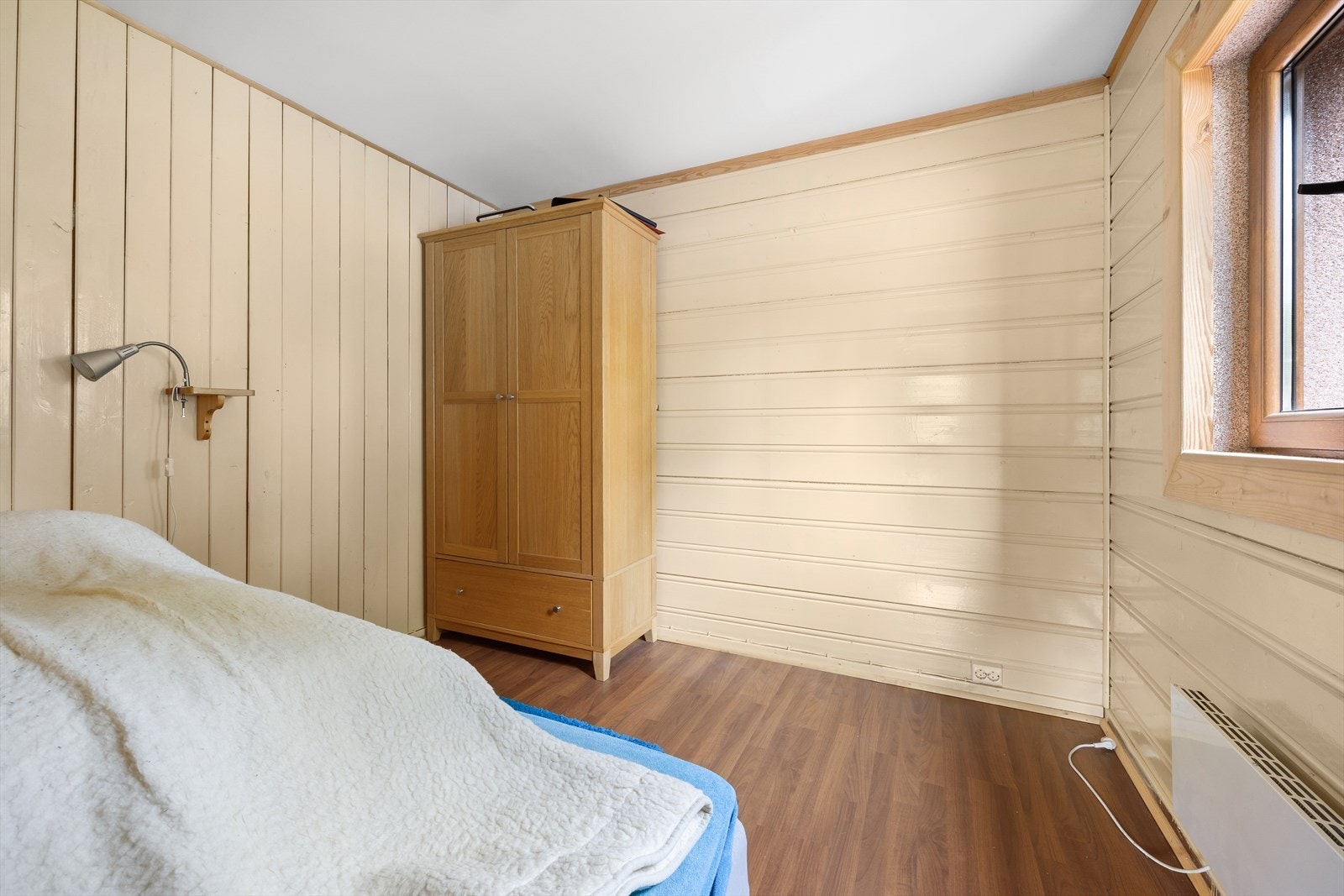 Det minste soverommet har plass til standard soveromsmøblement og egner seg godt som barnerom eller gjesterom. Galleribilde