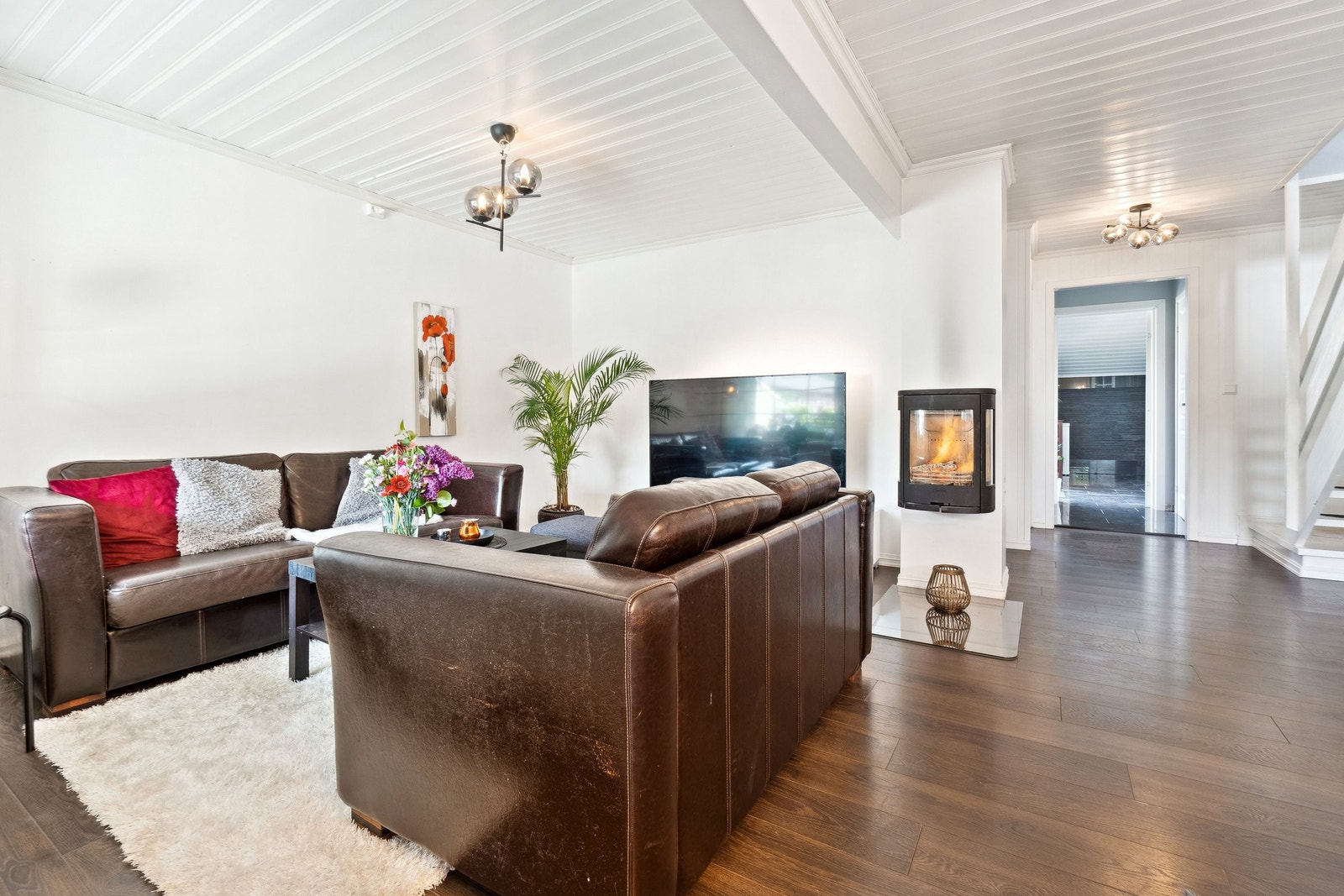 Peisen i stua gir varme og hygge på kalde dager. Galleribilde