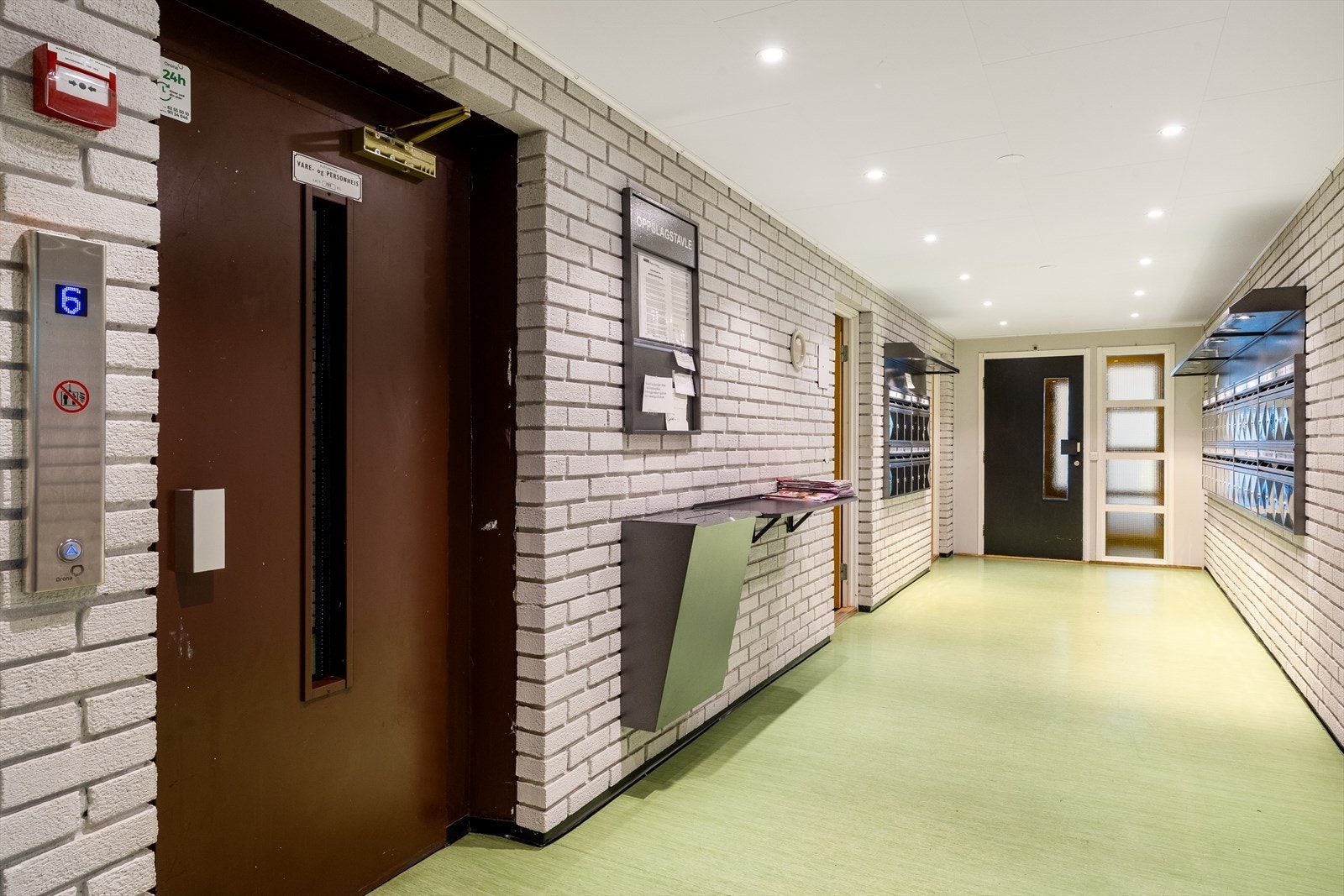 Heis i felles gang opp til felles takterrasse. Galleribilde