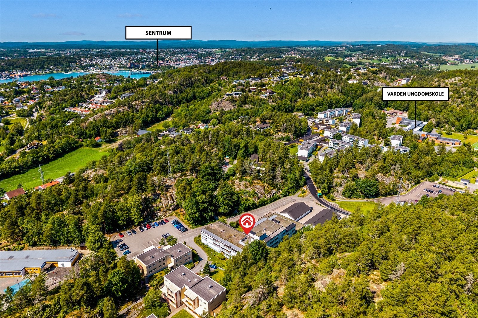 Flott beliggenhet i et trivelig og barnevennlig boligområde ca. 2,5 km fra Sandefjord sentrum. Galleribilde