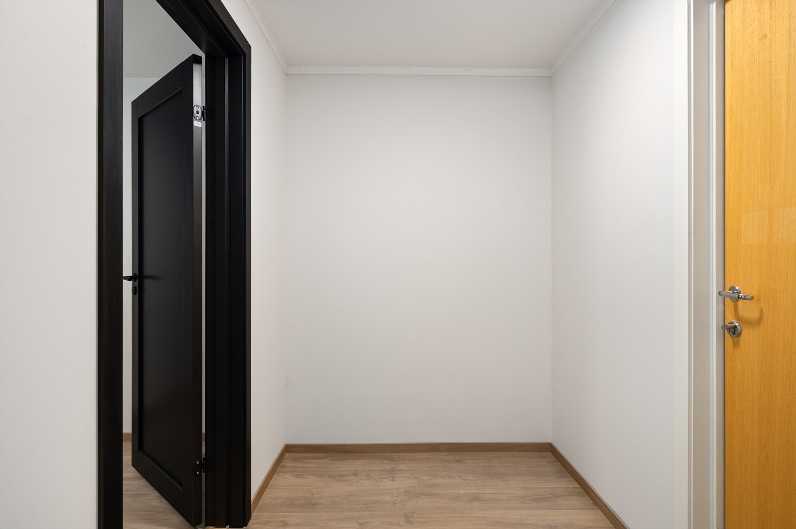 En romslig og funksjonell inngangssone som både ser bra ut - og fungerer godt i hverdagen. Galleribilde