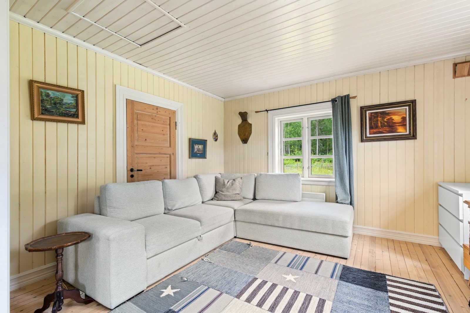 Lys og fin stue. Galleribilde