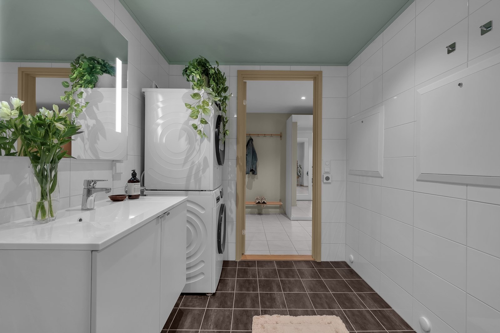 På hovedbadet er det også flislagt samt gulvvarme Galleribilde