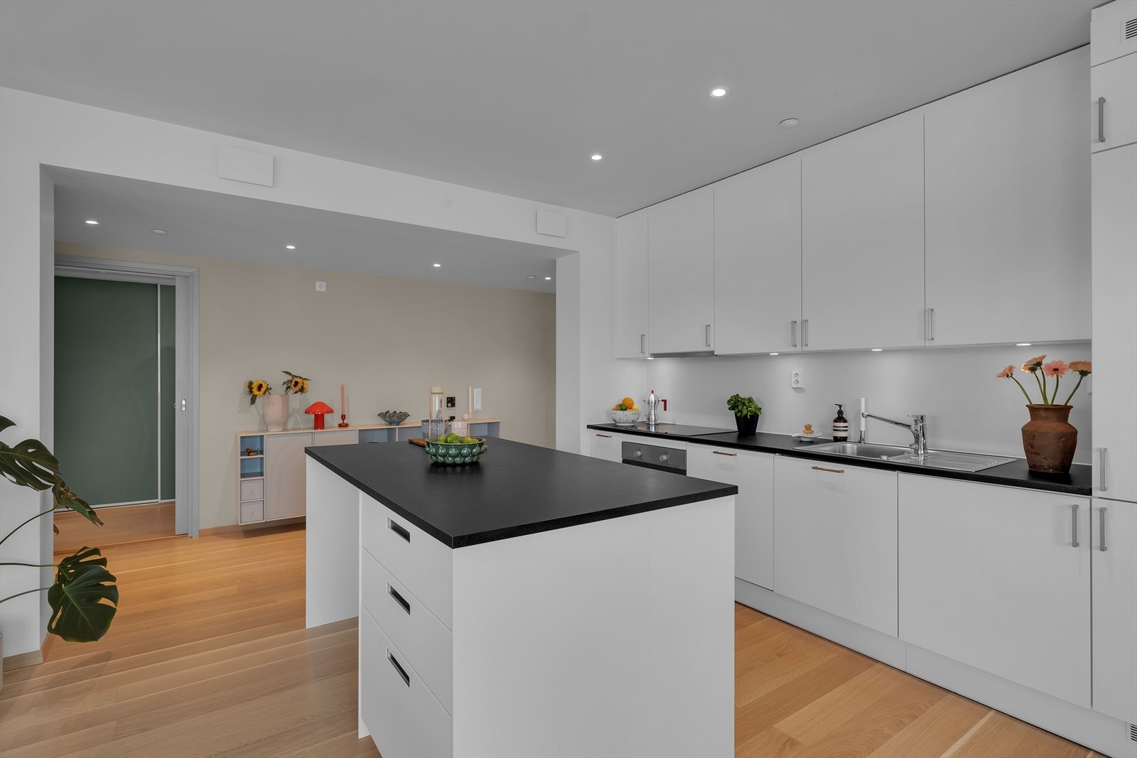 Integrerte hvitevarer i kjøkkeninnredning Galleribilde