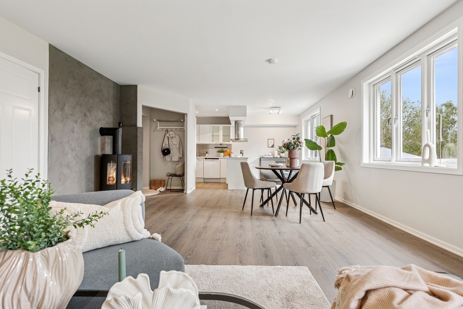 Alle overflater i rommet er oppgradert/oppusset i perioden 2020 - 2025. Galleribilde