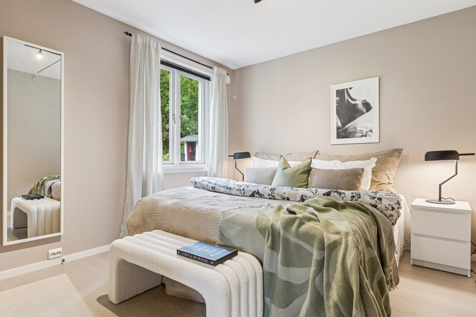 Soverom I er av god størrelse og måler 10 kvm. Galleribilde