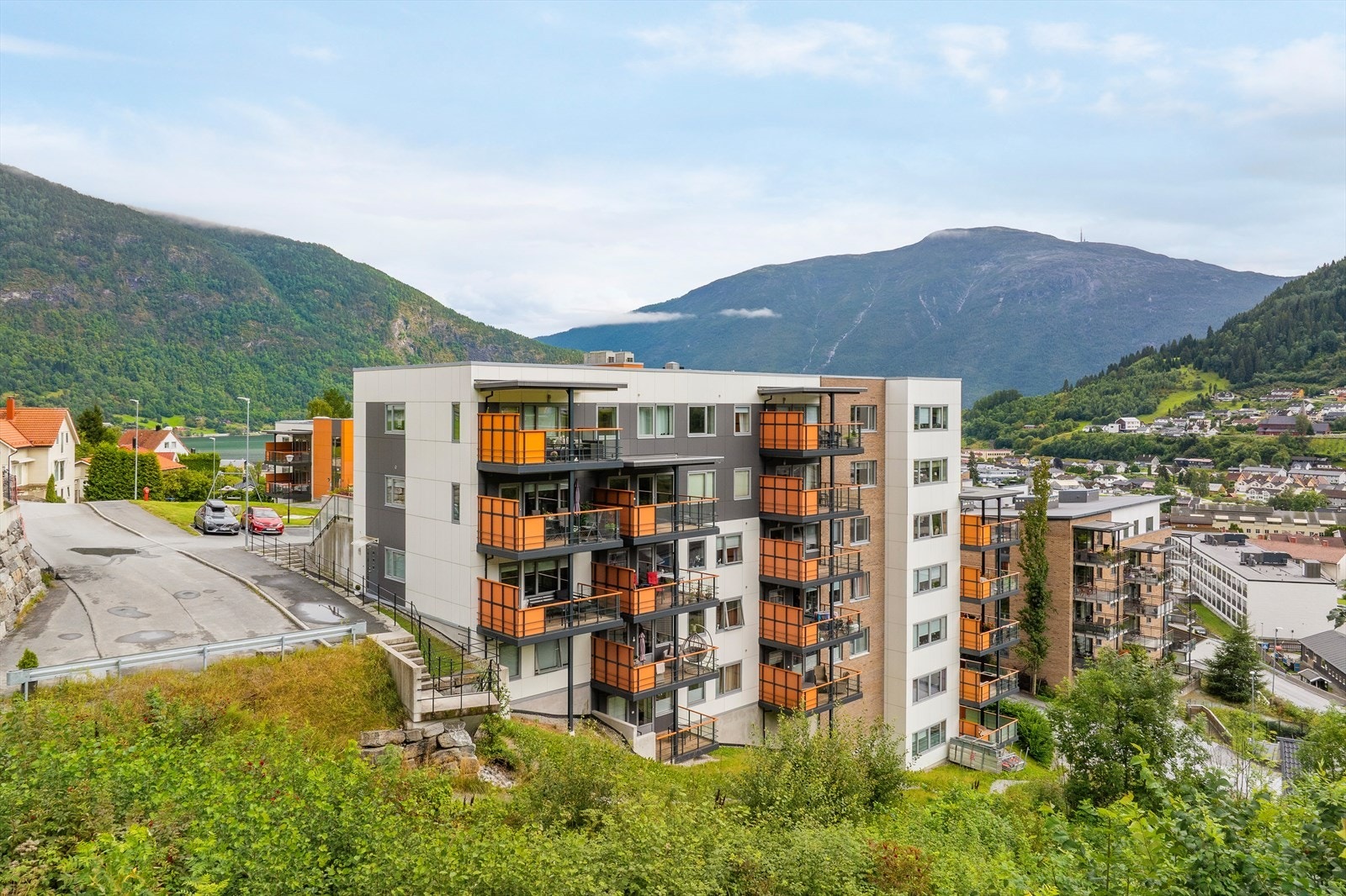 Leilegheita er ein del av sameiget Ulvahaugen Øvre, eit godt etablert sameige med sunn økonomi. Velkommen på visning! Galleribilde