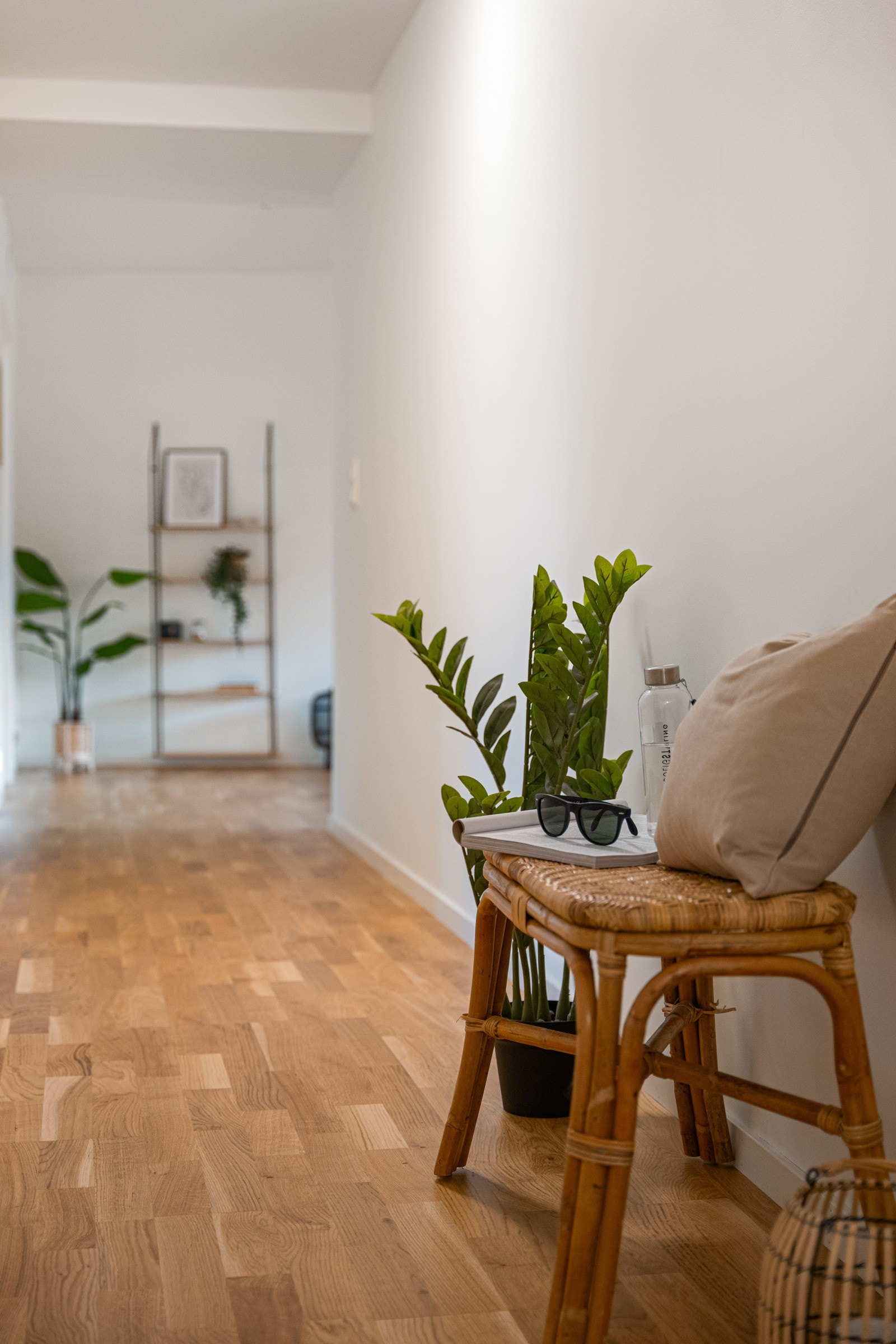 Leiligheten ligger flott til i byggets 2. etasje og inneholder entré/gang, stue i åpen løsning mot kjøkken, utgang til balkong, hele 5 soverom og 2 bad. I tillegg er det sportsbod i kjeller. Galleribilde