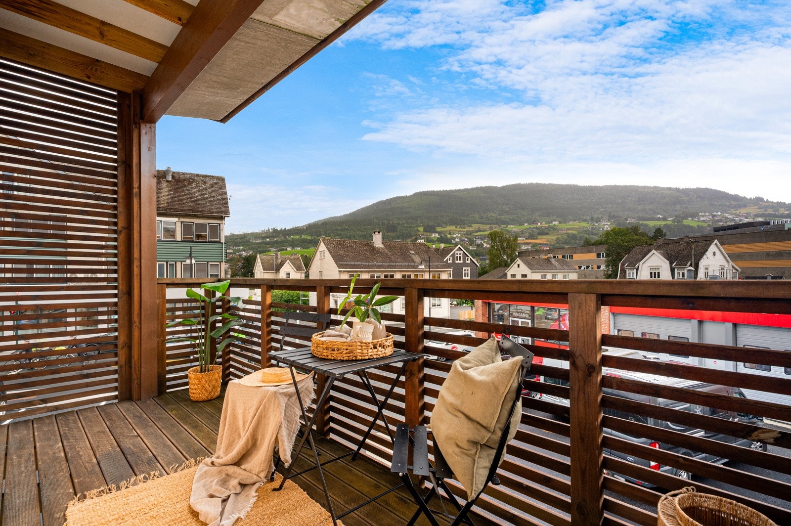 Balkong, her med utsikt mot Songvesborgi og Herresåsen. Galleribilde