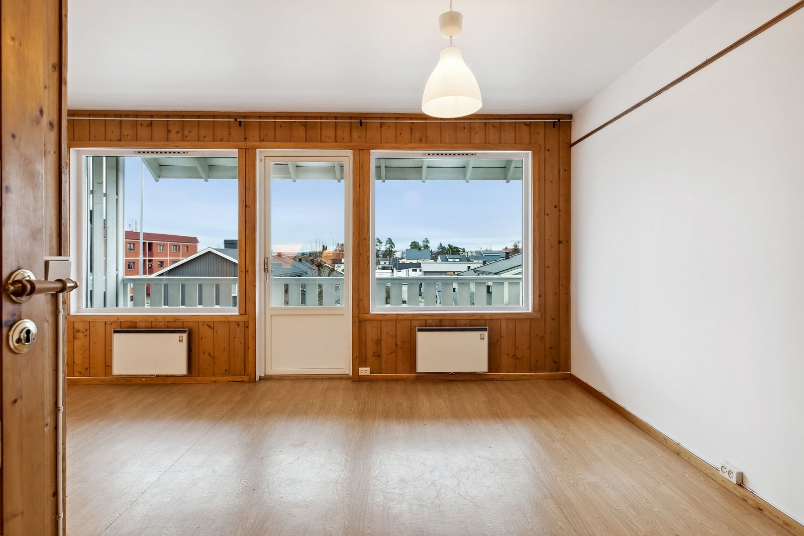 Lys og åpen stue - Bilder fra tilsvarende leilighet. Galleribilde