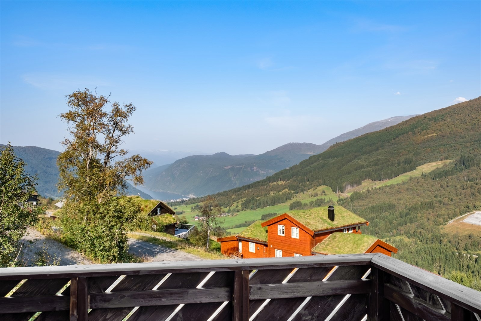 Velkommen til Smørekrevegen 5 - Ei triveleg hytte plassert i Vik fjellandsby. Foto: Creativision (Jonny Akselsen) Galleribilde