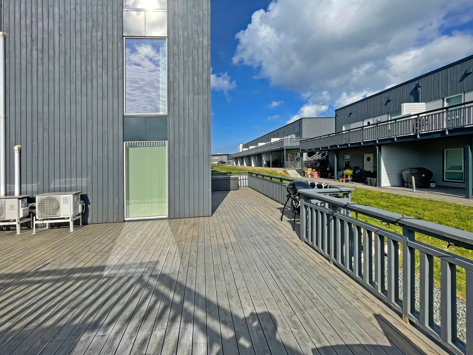 90 kvm terrasse med flere møbleringsmuligheter Galleribilde