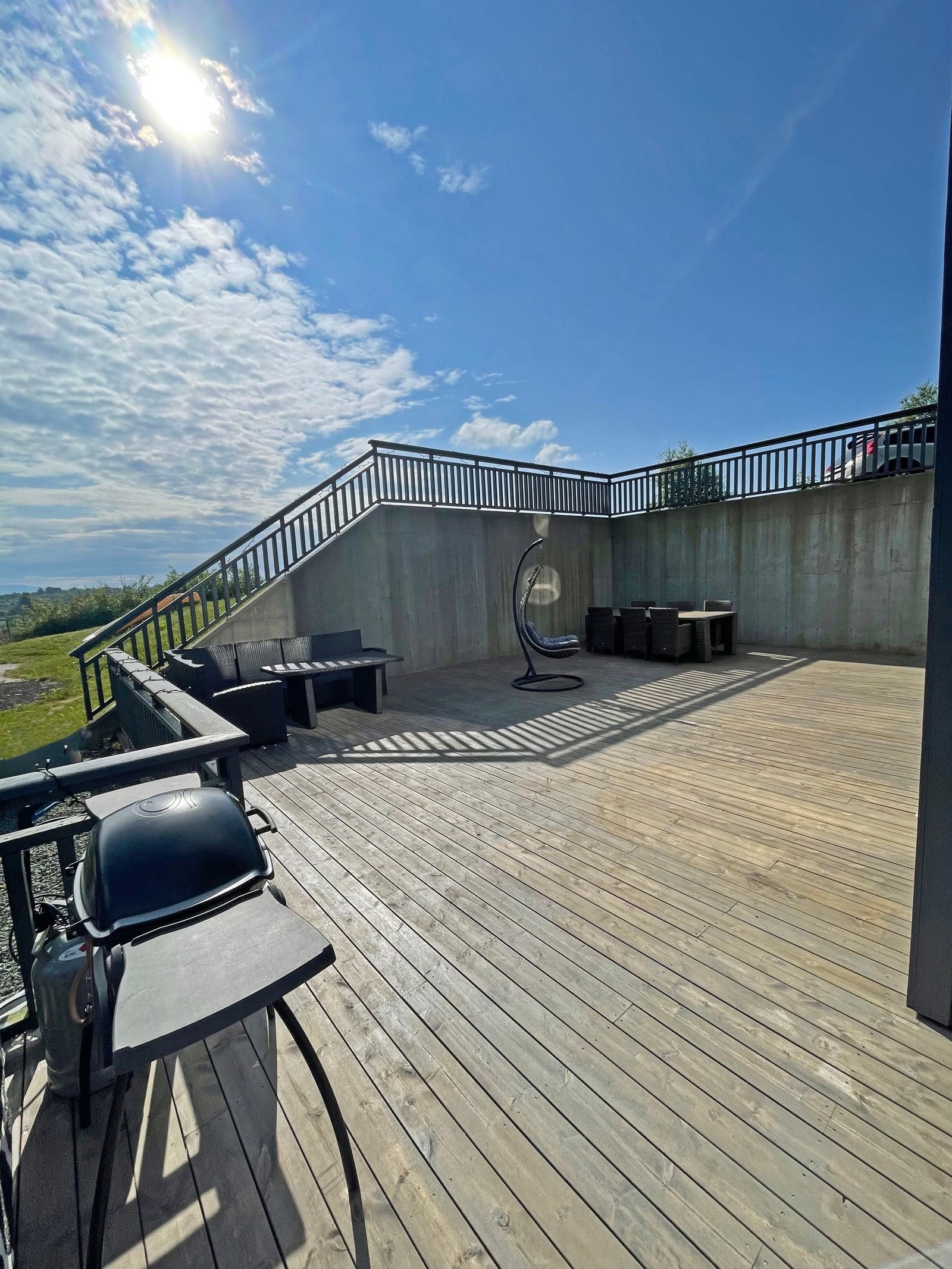 Terrassen (felleseie) er den største på hele Vassbrekke Galleribilde