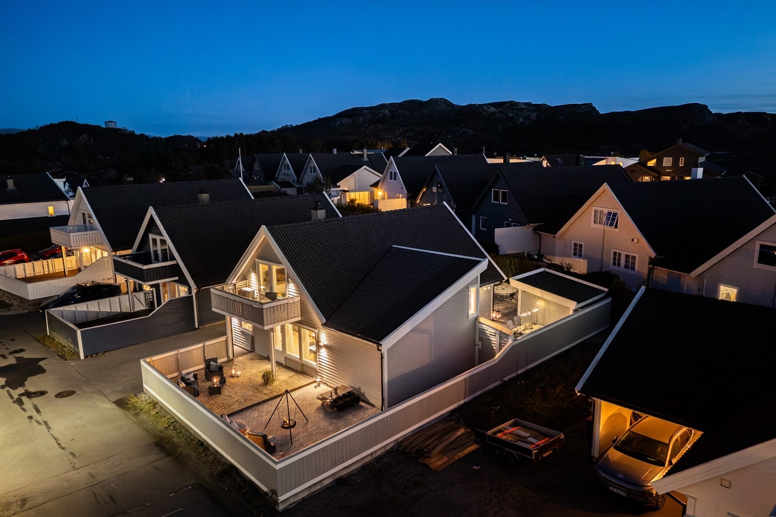 Det er kort vei til skoler og barnehager samt dagligvare. Galleribilde